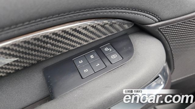 Land Rover Discovery 2018 — photo 35