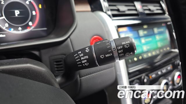 Land Rover Discovery 2018 — photo 36