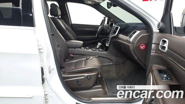 Jeep Cherokee 2018 — photo 16