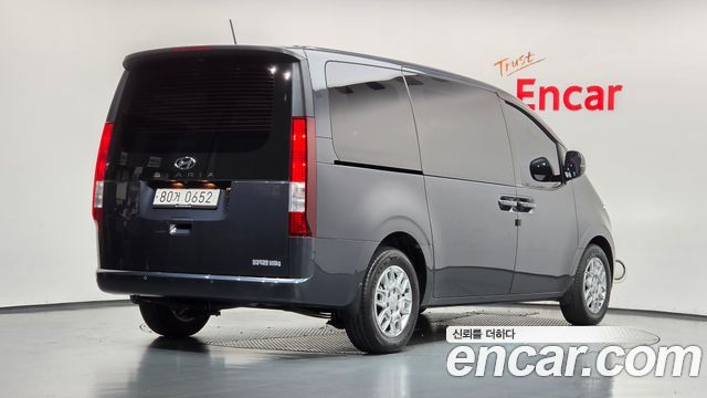 Hyundai Staria 2022 — photo 2