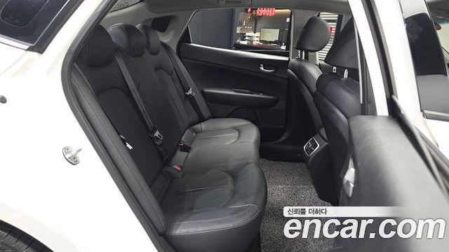 Kia K5 2019 — photo 11