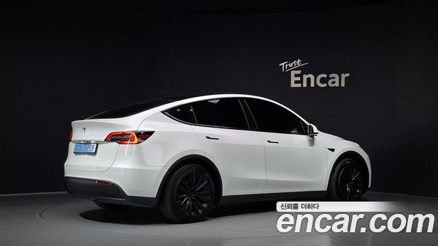 Tesla Model Y 2024 — photo 2
