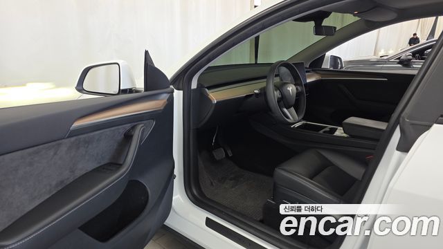 Tesla Model Y 2024 — photo 13