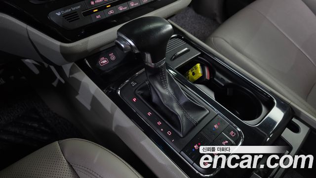 Kia Canival 2018 — photo 12
