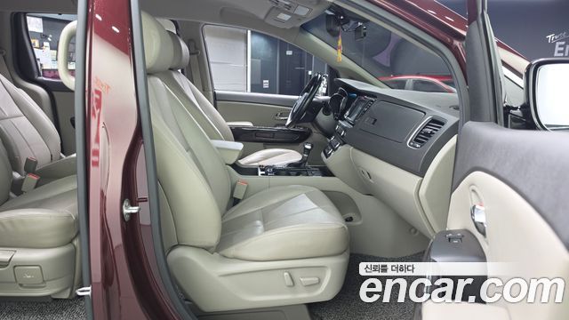 Kia Canival 2018 — photo 17