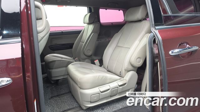 Kia Canival 2018 — photo 18