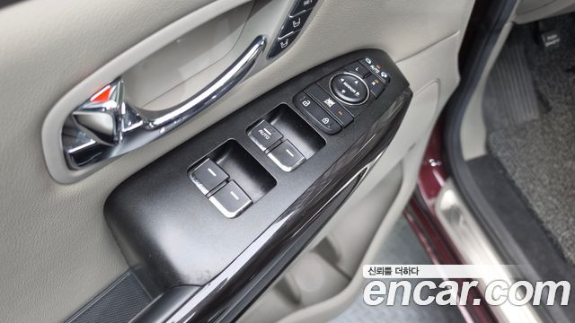 Kia Canival 2018 — photo 33