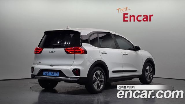 Kia Niro 2023 — photo 2