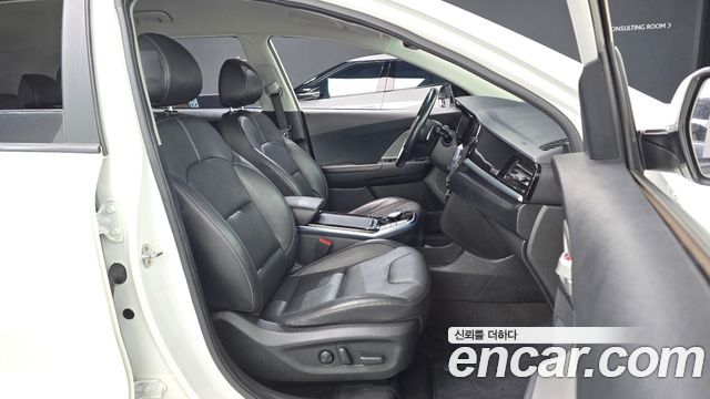 Kia Niro 2023 — photo 11