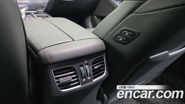 Genesis G80 2019 — photo 33