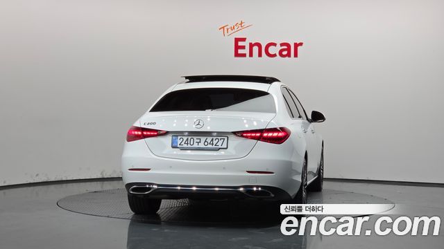 Mercedes-Benz C-Class 2025 — photo 4