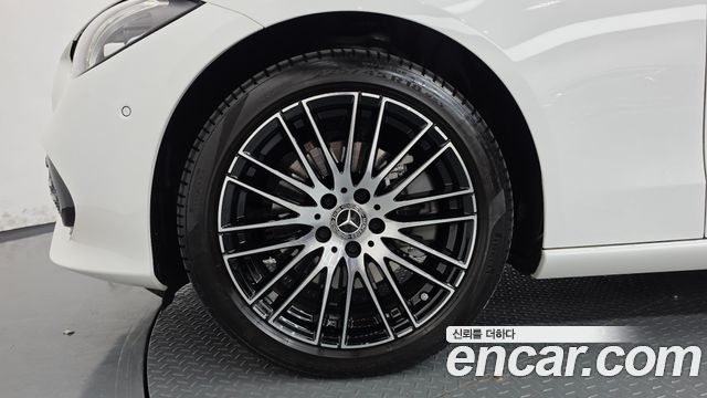 Mercedes-Benz C-Class 2025 — photo 5