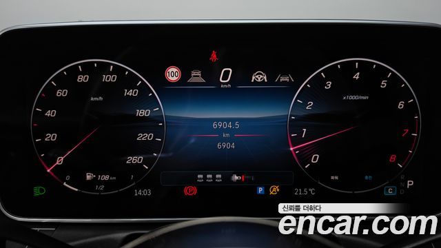 Mercedes-Benz C-Class 2025 — photo 11
