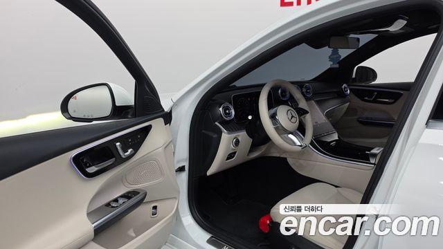 Mercedes-Benz C-Class 2025 — photo 13