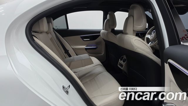 Mercedes-Benz C-Class 2025 — photo 17