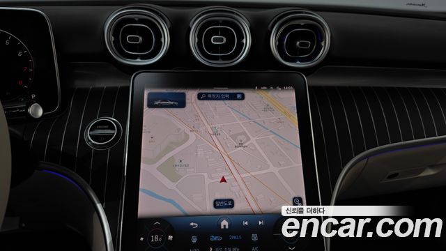 Mercedes-Benz C-Class 2025 — photo 18