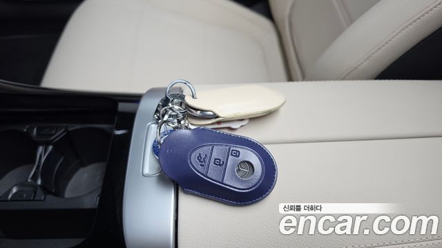 Mercedes-Benz C-Class 2025 — photo 21