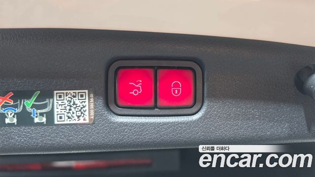 Mercedes-Benz C-Class 2025 — photo 23