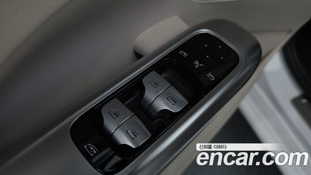 Mercedes-Benz C-Class 2025 — photo 27