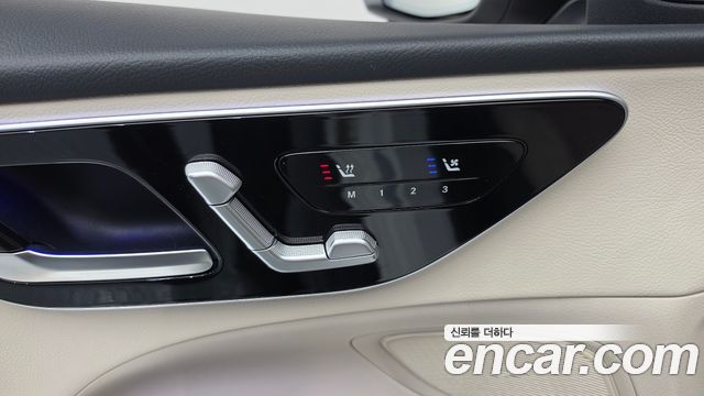 Mercedes-Benz C-Class 2025 — photo 28