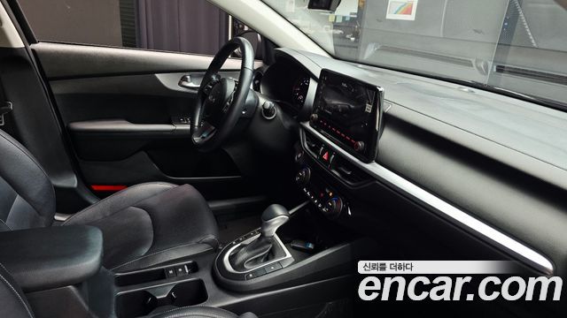 Kia K3 2022 — photo 24