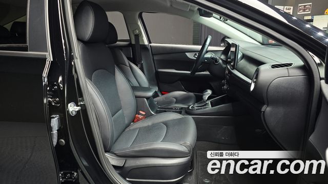 Kia K3 2022 — photo 16