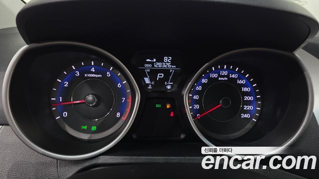 Hyundai AVANTE 2012 — photo 11