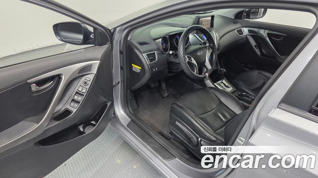 Hyundai AVANTE 2012 — photo 13