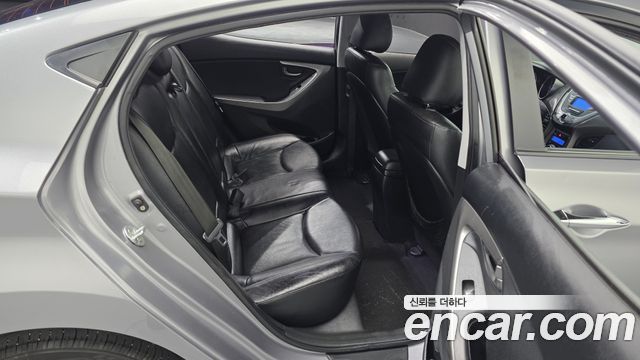 Hyundai AVANTE 2012 — photo 17