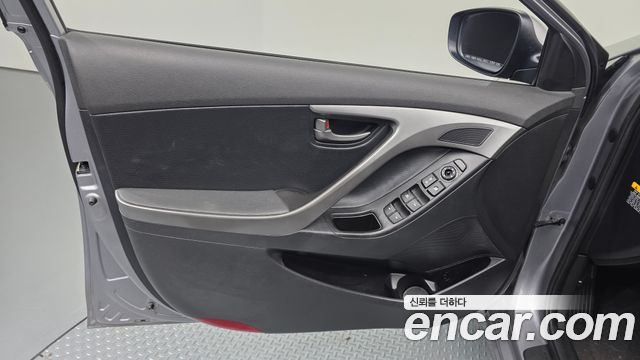 Hyundai AVANTE 2012 — photo 14