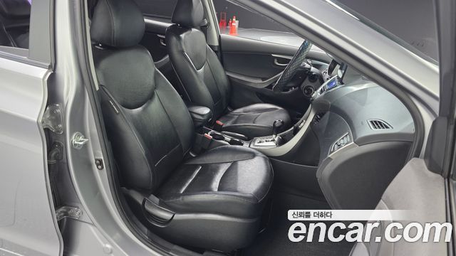 Hyundai AVANTE 2012 — photo 16