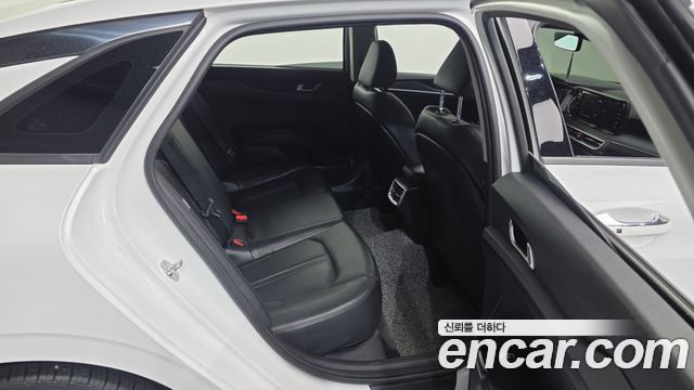 Kia K5 2023 — photo 18
