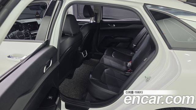 Kia K5 2023 — photo 16