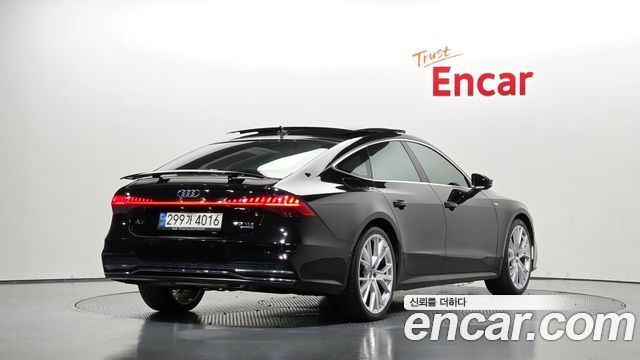 Audi A7 2022 — photo 2