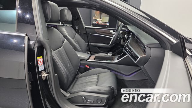 Audi A7 2022 — photo 17