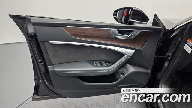 Audi A7 2022 — photo 14