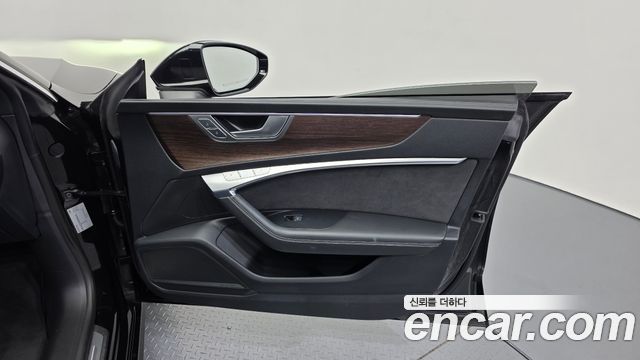 Audi A7 2022 — photo 15