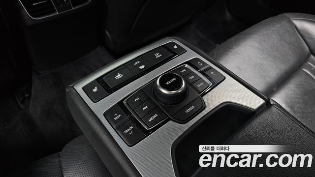 Genesis G80 2017 — photo 29