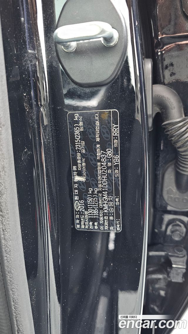 Genesis G80 2017 — photo 32
