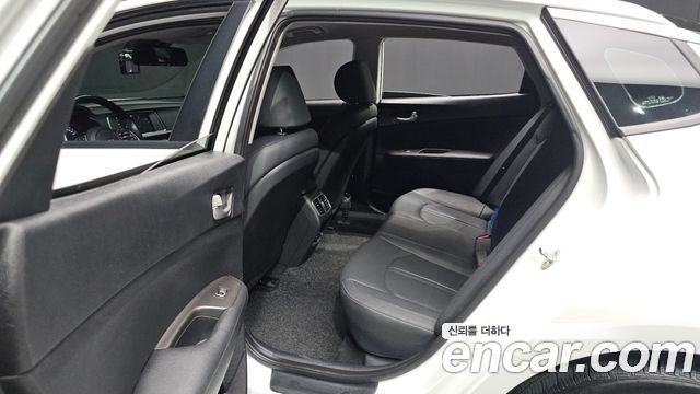 Kia K5 2020 — photo 17