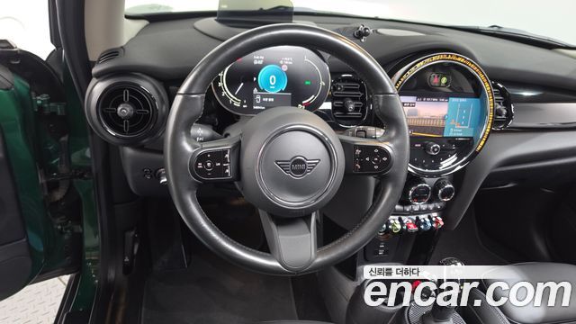 Mini Cooper 2022 — photo 18
