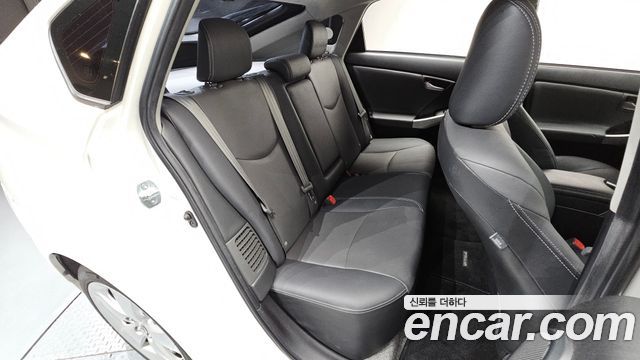 Toyota Prius 2012 — photo 11