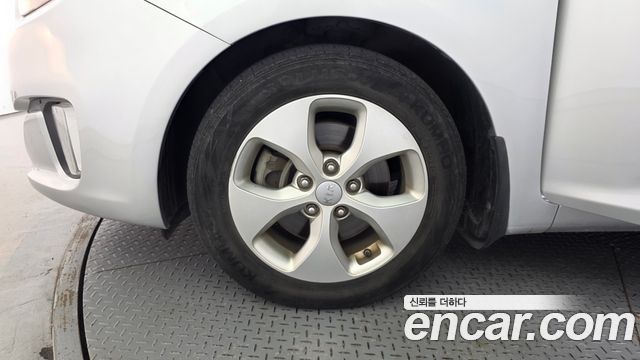 Kia Carens 2015 — photo 5