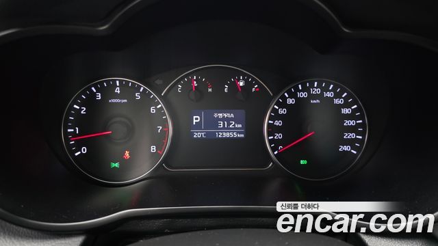 Kia Carens 2015 — photo 8