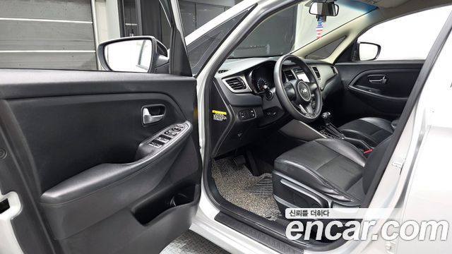 Kia Carens 2015 — photo 10