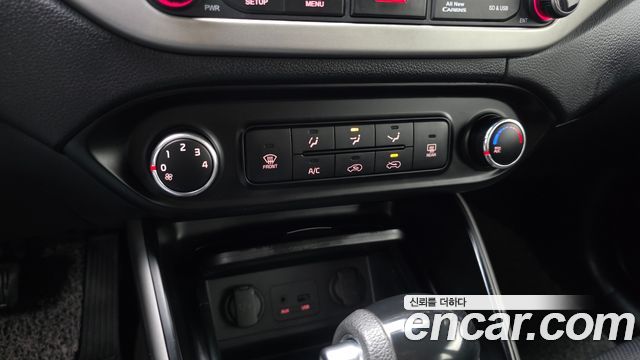 Kia Carens 2015 — photo 17