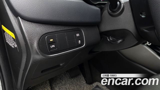 Kia Carens 2015 — photo 18