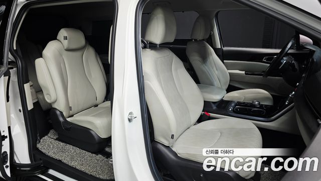 Kia Canival 2021 — photo 17