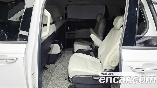 Kia Canival 2021 — photo 19
