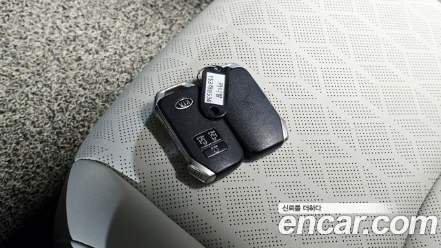 Kia Canival 2021 — photo 24